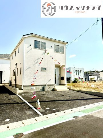 クレイドルガーデンうるま市与那城屋慶名 第６・１号棟の前面道路含む現地写真|並列２台駐車可能スペース付き！お気軽にお問い合わせください♪