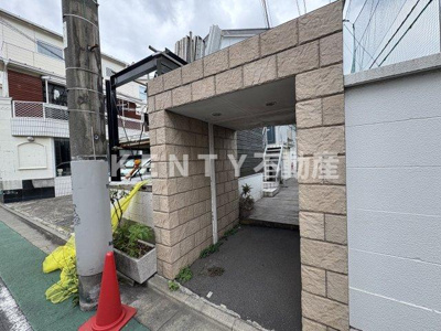 【エントランス】 | ウイング塩山 | 落ち着いたエントランスです