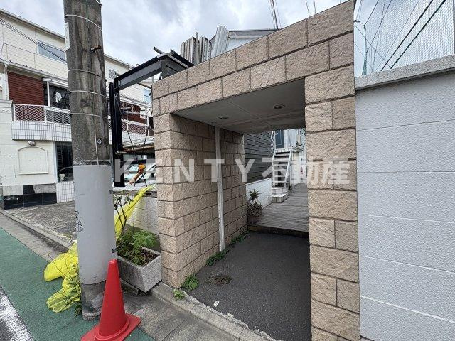 【エントランス】 | ウイング塩山 | 落ち着いたエントランスです