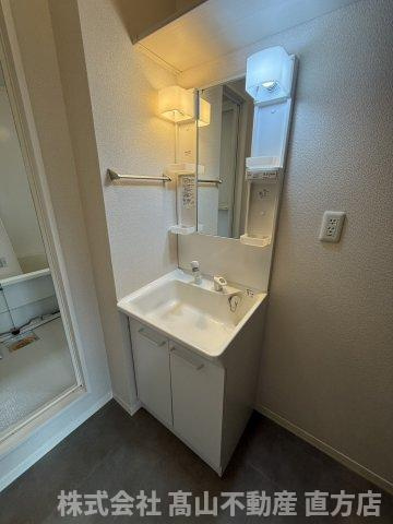 直方市大字山部のアパートの洗面所