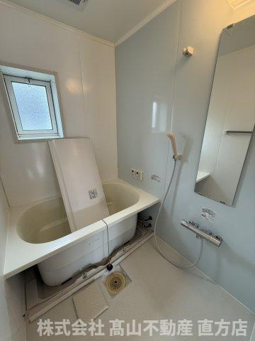 直方市大字山部のアパートの浴室