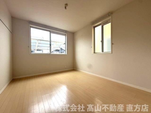 直方市大字山部のアパートの洋室
