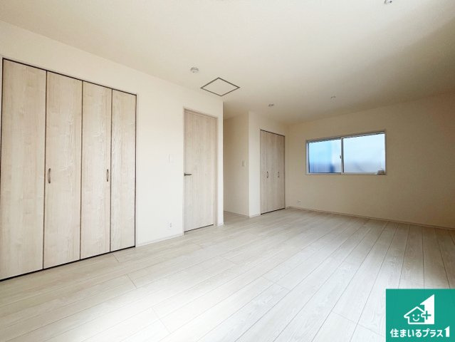 池田市豊島北　新築一戸建ての洋室|シンプルな洋室は、自分好みのインテリアが楽しめます♪ご家族とインテリアや家具を選びに行くのは入居時の醍醐味の一つです。ぜひお楽しみください♪