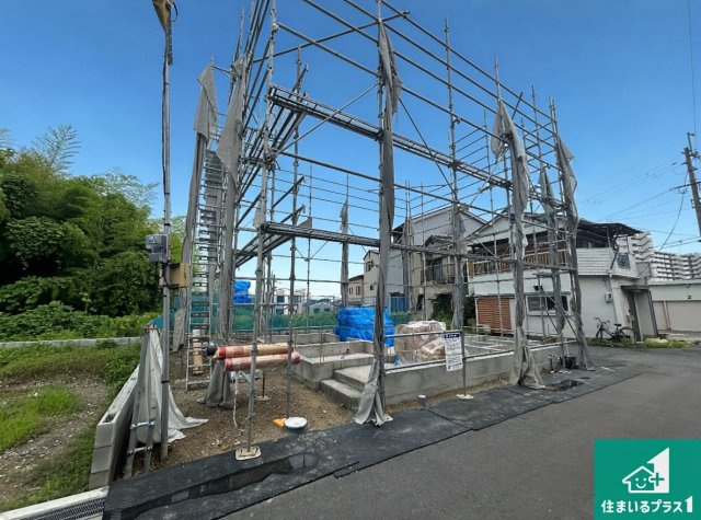 堺市中区楢葉　新築一戸建ての外観|周辺は落ち着いた街並みの住宅地！子育てがしやすい住環境です！まだ未完成ですが、現地でしかわからない事もございます。是非一度ご覧ください。