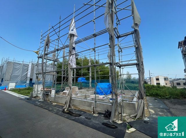 堺市中区楢葉　新築一戸建ての外観|周辺は落ち着いた街並みの住宅地！子育てがしやすい住環境です！まだ未完成ですが、現地でしかわからない事もございます。是非一度ご覧ください。