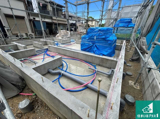 堺市中区楢葉　新築一戸建ての外観|周辺は落ち着いた街並みの住宅地！子育てがしやすい住環境です！まだ未完成ですが、現地でしかわからない事もございます。是非一度ご覧ください。