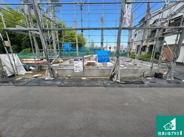 堺市中区楢葉　新築一戸建ての外観|周辺は落ち着いた街並みの住宅地！子育てがしやすい住環境です！まだ未完成ですが、現地でしかわからない事もございます。是非一度ご覧ください。