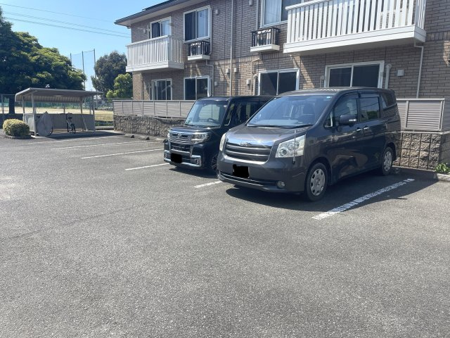 フルール・ド・スリジェ　A棟の駐車場