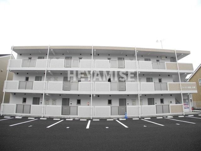 ユーミー岩松A棟の駐車場