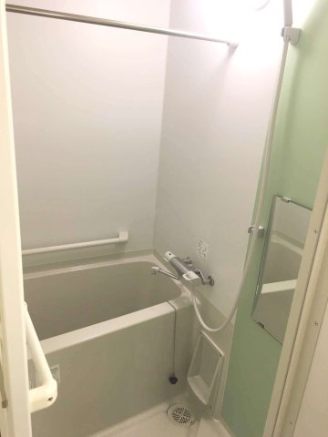 クレイノアレキサンドライトの浴室