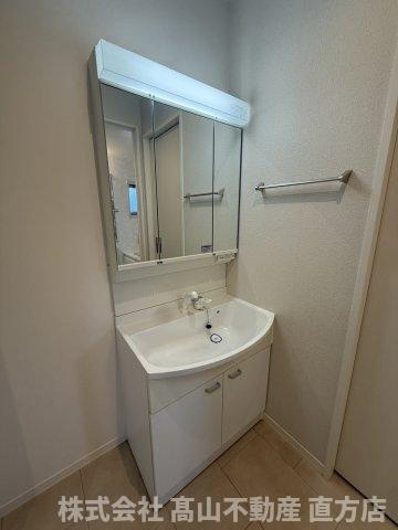 直方市殿町のアパートの洗面所