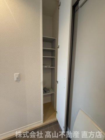 直方市殿町のアパートの収納