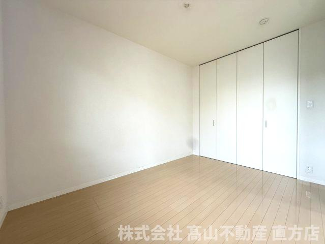 直方市殿町のアパートの居間・リビング