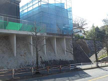 安佐北区真亀２丁目 の前面道路含む現地写真