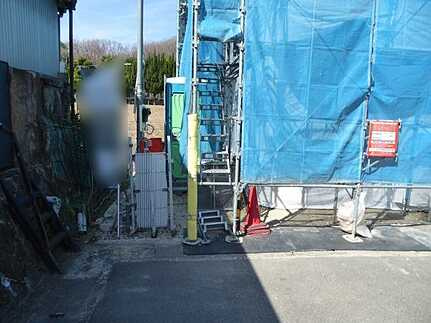 安佐北区真亀２丁目 の前面道路含む現地写真