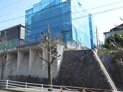 安佐北区真亀２丁目 の前面道路含む現地写真