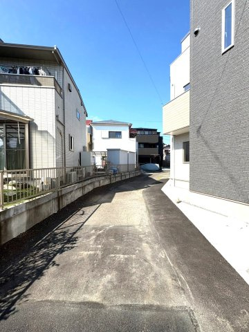 静岡市葵区古庄六丁目8期　全1棟の前面道路含む現地写真