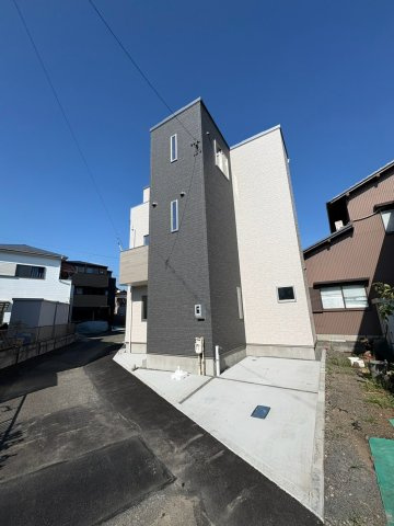 静岡市葵区古庄六丁目8期　全1棟の駐車場|駐車スペースはコンクリート仕上げになっているため、雨の日も足元が気になりません♪