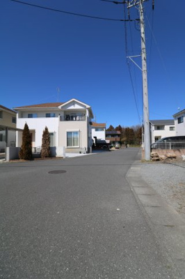 【前面道路含む現地写真】 | 真岡市長田4LDK中古住宅