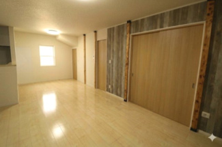 【居間・リビング】 | 真岡市長田4LDK中古住宅 | 室内をイメージしやすくするため、一部の家具やお荷物を加工で消去しております。