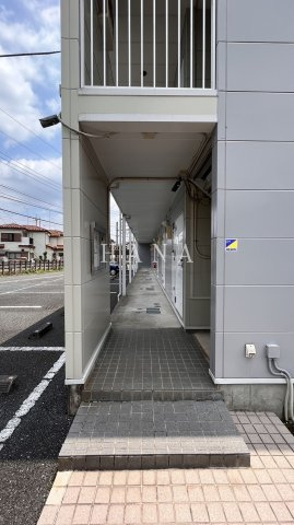 レオパレスアクシスのエントランス