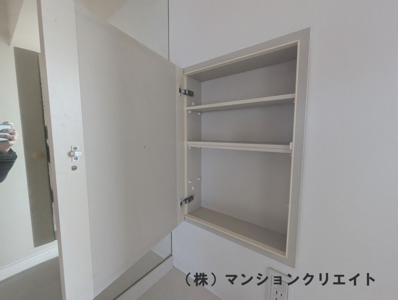プチアベニュー大和田の収納|鏡面裏収納