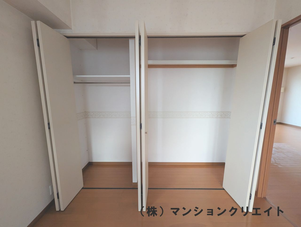 プチアベニュー大和田の収納|洋室6.9帖のクローゼット