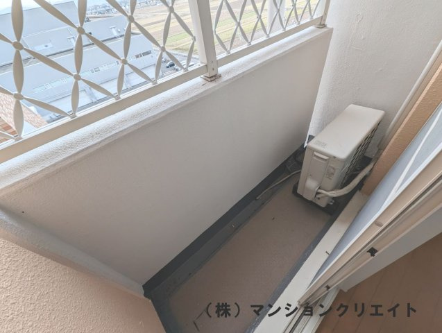プチアベニュー大和田のバルコニー|洋室6.9帖の西側にあるバルコニー