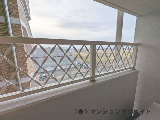 プチアベニュー大和田のバルコニー|洋室6.9帖の西側にあるバルコニー
