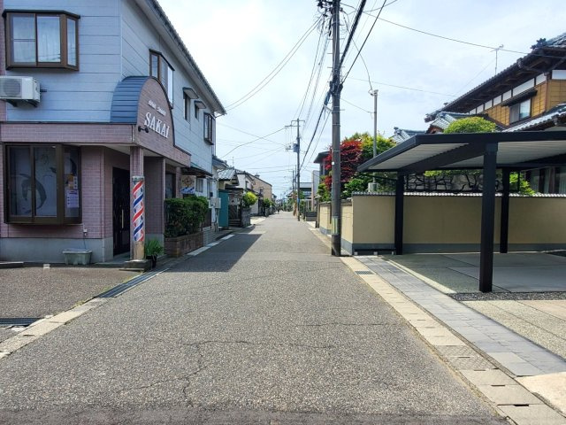 新潟市東区牡丹山6丁目の前面道路含む現地写真