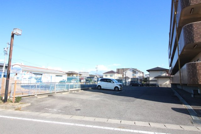 ミサトピア北山の駐車場