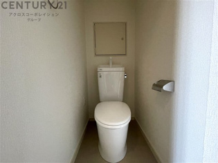 掃除のしやすいシンプルなトイレです♪