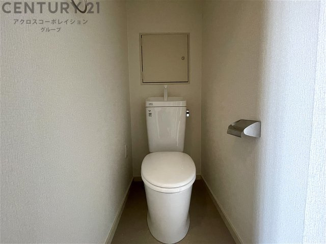 掃除のしやすいシンプルなトイレです♪
