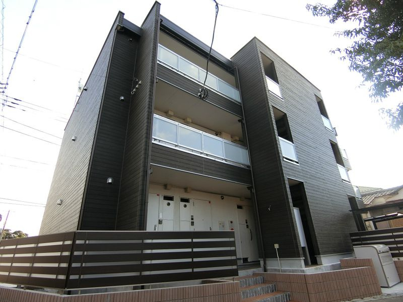 リブリ・C Westの外観