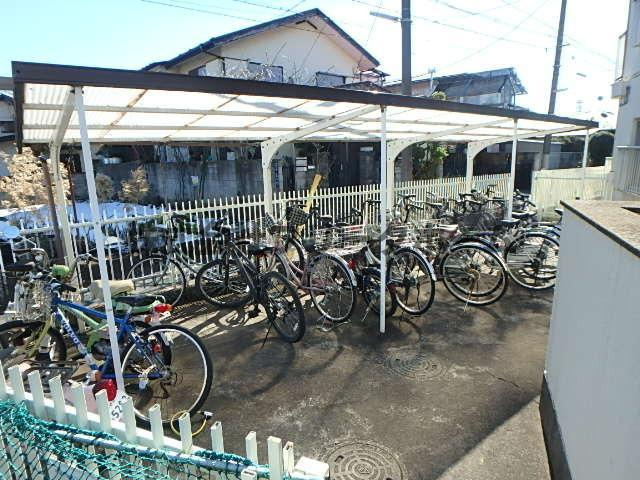 三鷹市井の頭１丁目の賃貸マンションの駐車場