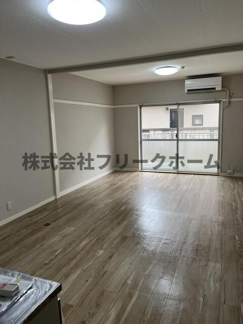 三鷹市井の頭１丁目の賃貸マンションの居間・リビング