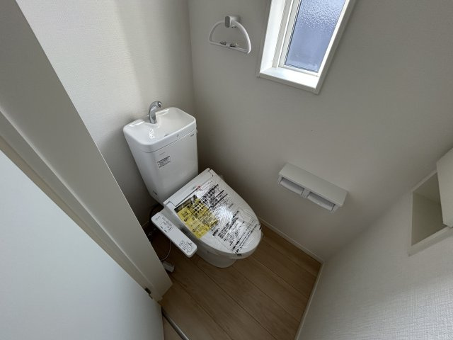 三木市志染町東自由が丘　第6-1号棟のトイレ