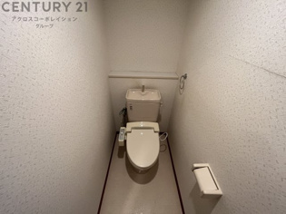温水洗浄便座付きのトイレです♪