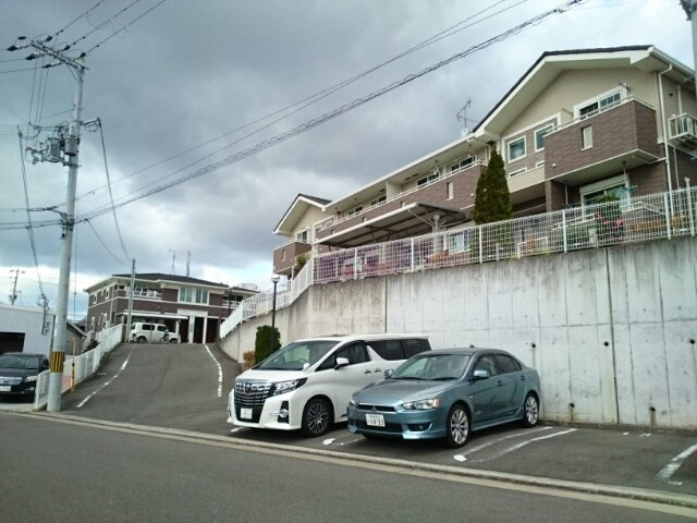 メゾンドソレイユⅡの駐車場