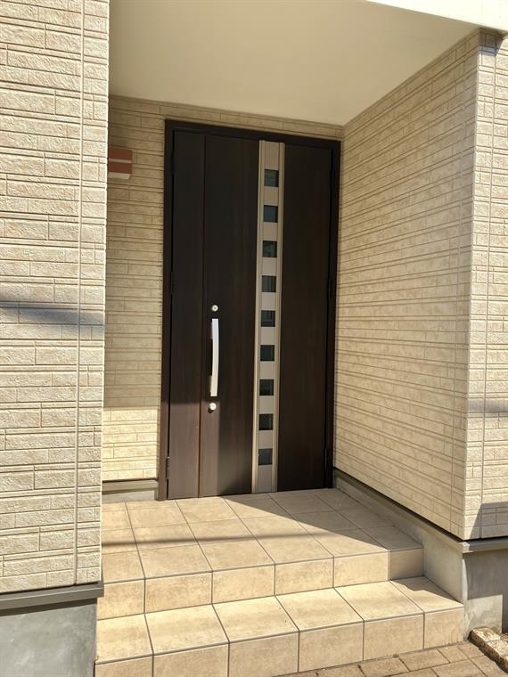 西大井戸建のエントランス