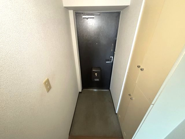 グランドール西岡本の玄関