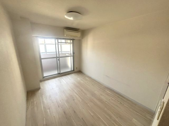 グランドール西岡本の寝室