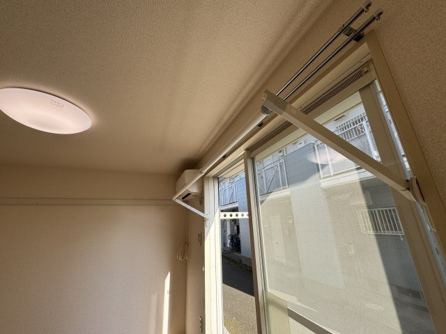 ポーエルⅥ　Ｃ棟の設備|室内物干し竿掛け
