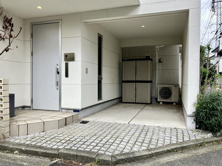 綱島西戸建の駐車場