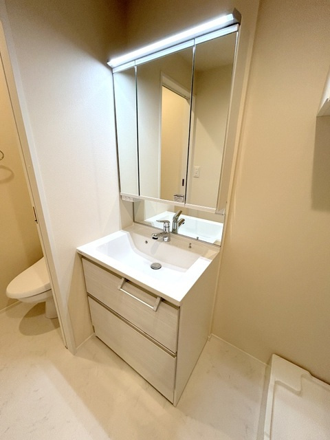 ブランルージュの洗面所|★3面鏡★