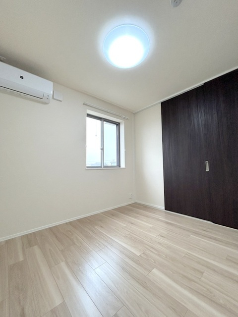 ブランルージュの寝室|★5帖の洋室★