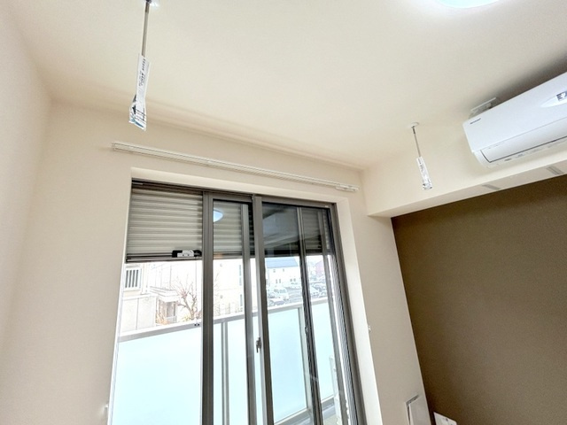 ブランルージュの設備|★防犯シャッター★室内物干しフック★