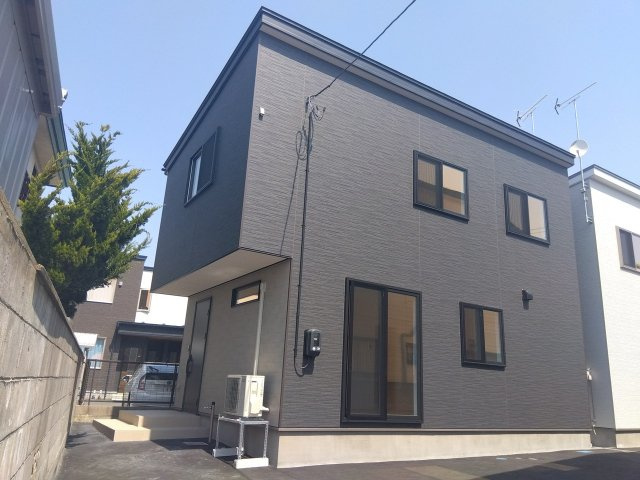 三沢市大町