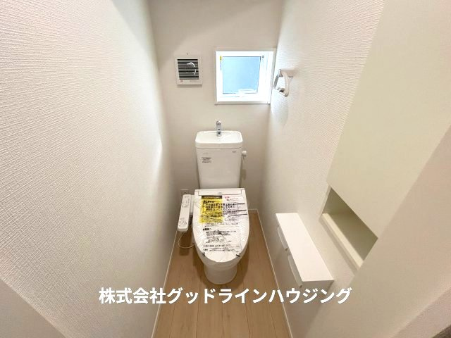 三木市志染町東自由が丘　第6-2号棟のトイレ