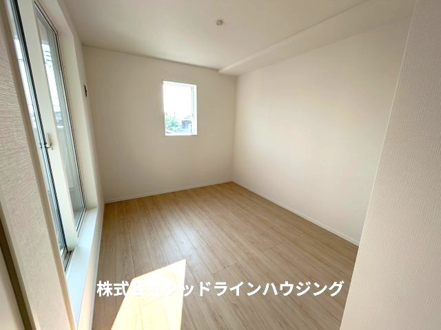 三木市志染町東自由が丘　第6-2号棟の洋室